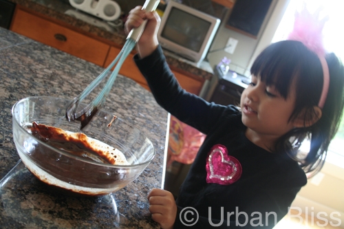 Top 10 Things Kids Can Do in the Kitchen - mix