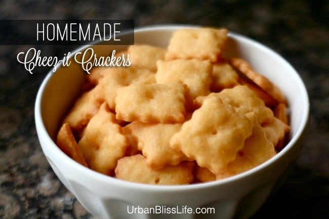 Homemade Cheez-its Crackers Recipe on UrbanBlissLife.com 