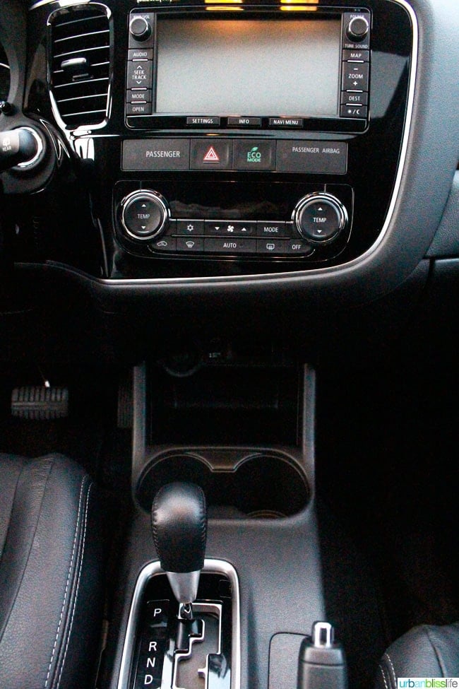 2015 Mitsubishi Outlander interior