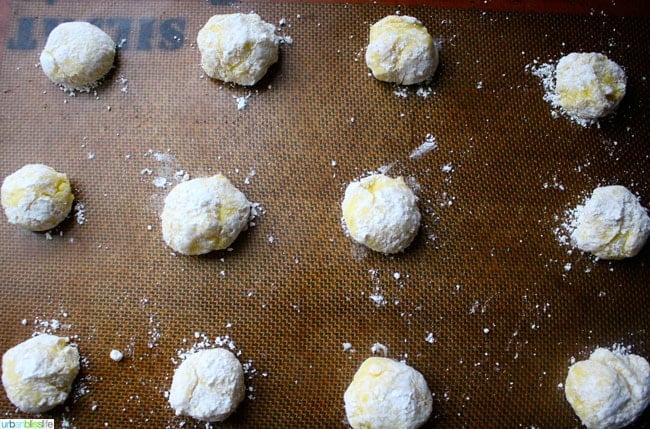 Lemon Crinkle Cookie balls