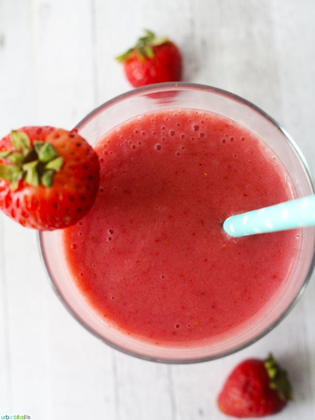 Summer's End Strawberry Smoothie (Dairy Free) on UrbanBlissLife.com