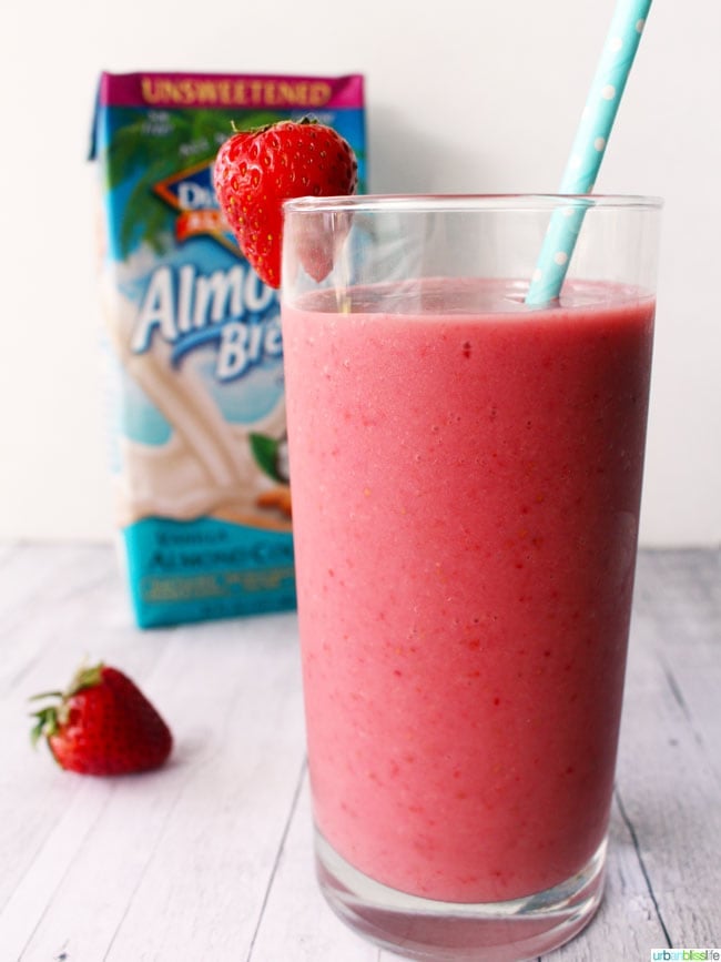 Summer's End Strawberry Smoothie (Dairy Free) on UrbanBlissLife.com