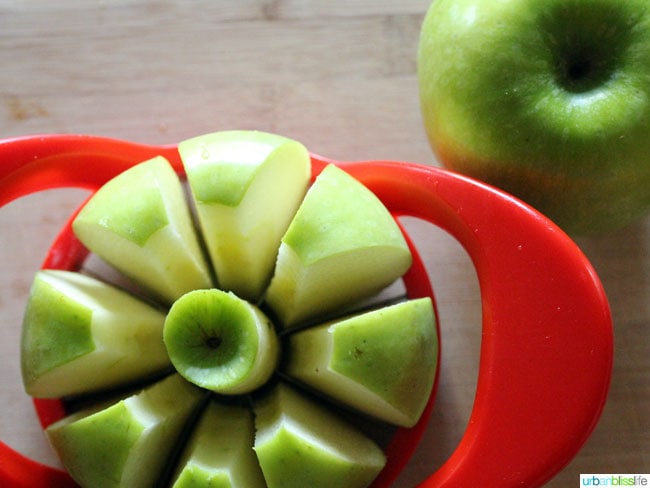 Green apples sliced