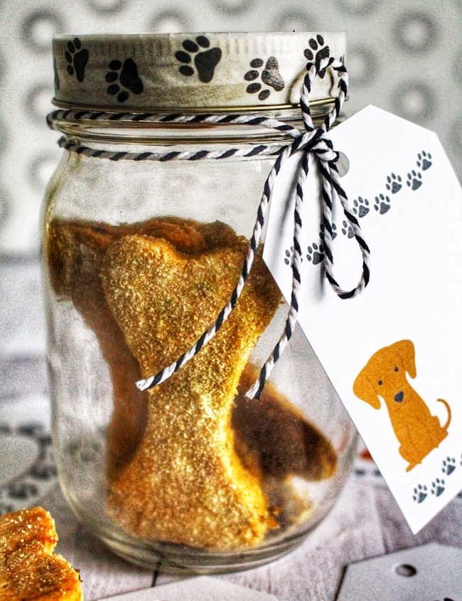 mason jar gift of peanut butter pumpkin dog treats