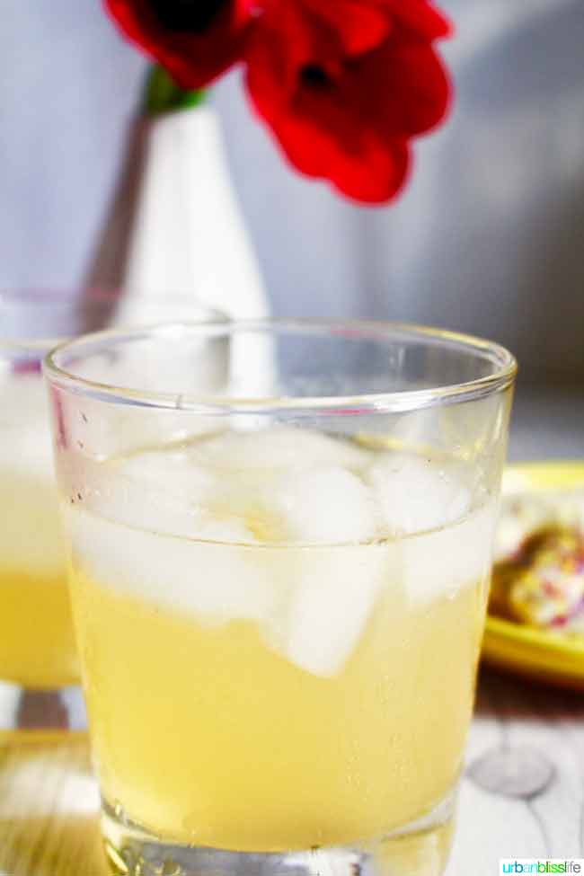 bourbon lemon cocktail recipe with tangerine lemonade on UrbanBlissLife.com