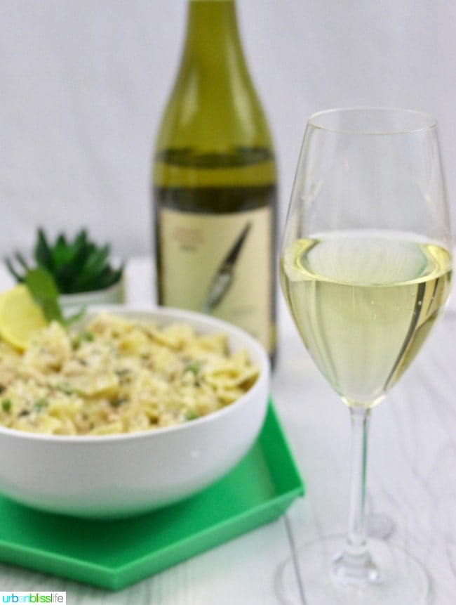 Creamy-Farfalle-with-Salmon-and-Peas-Wine