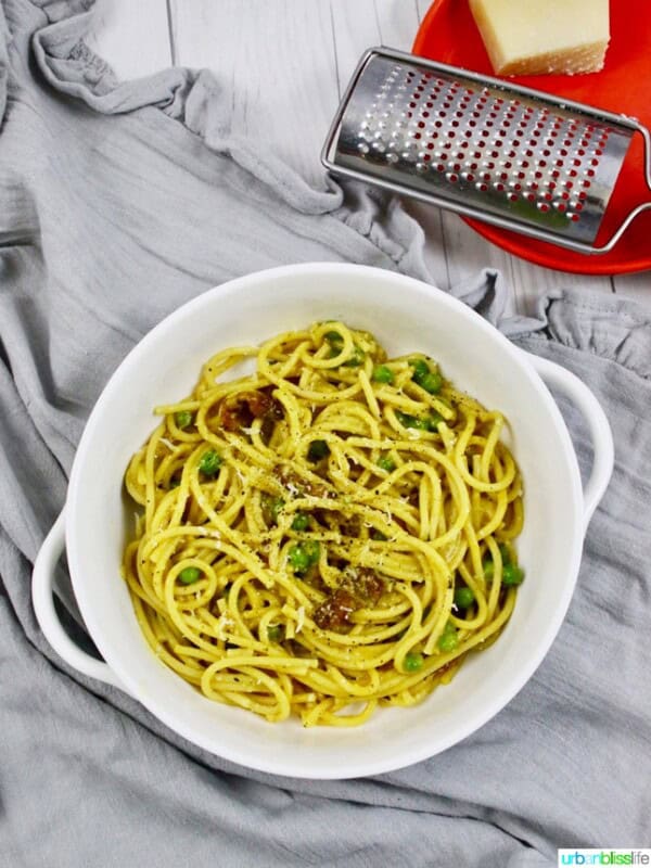 Pasta with Turmeric, Bacon, and Peas is a hearty lunch or dinner dish full of flavor! Recipe on UrbanBlissLife.com