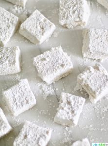Fluffy Homemade Marshmallows recipe on UrbanBlissLife.com