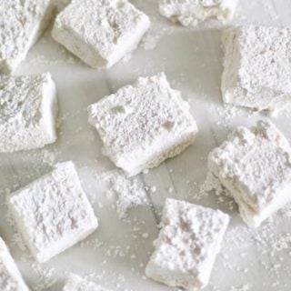 Fluffy Homemade Marshmallows recipe on UrbanBlissLife.com