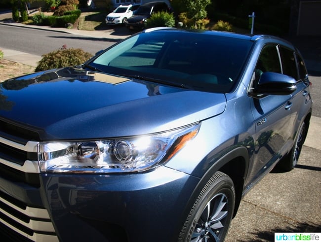 2017 Toyota Highlander Hybrid on UrbanBlissLife.com