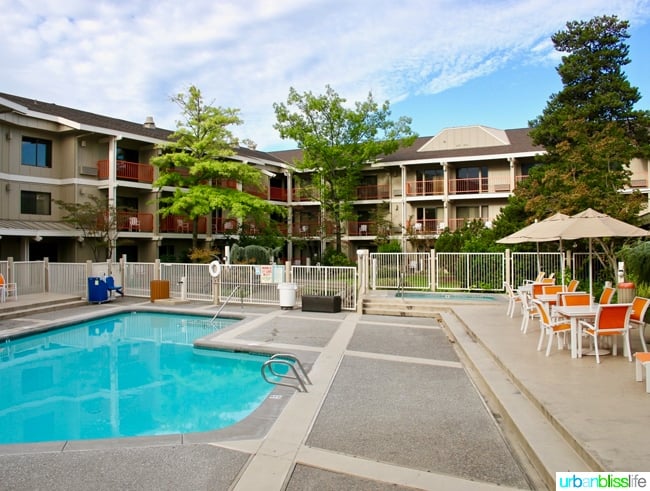 Ashland Hills Hotel and Suites outdoor pool area