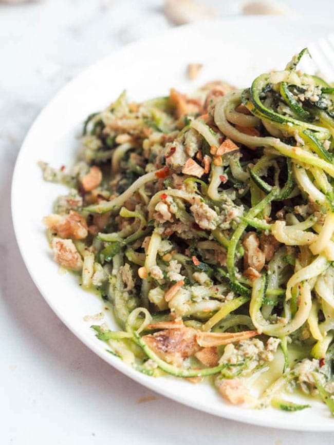 Zucchini noodles with pesto and chicken