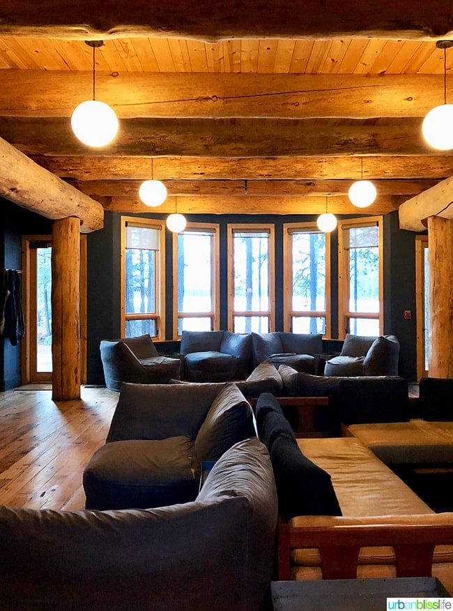 lobby lounge area at Suttle Lodge in Sisters, Oregon