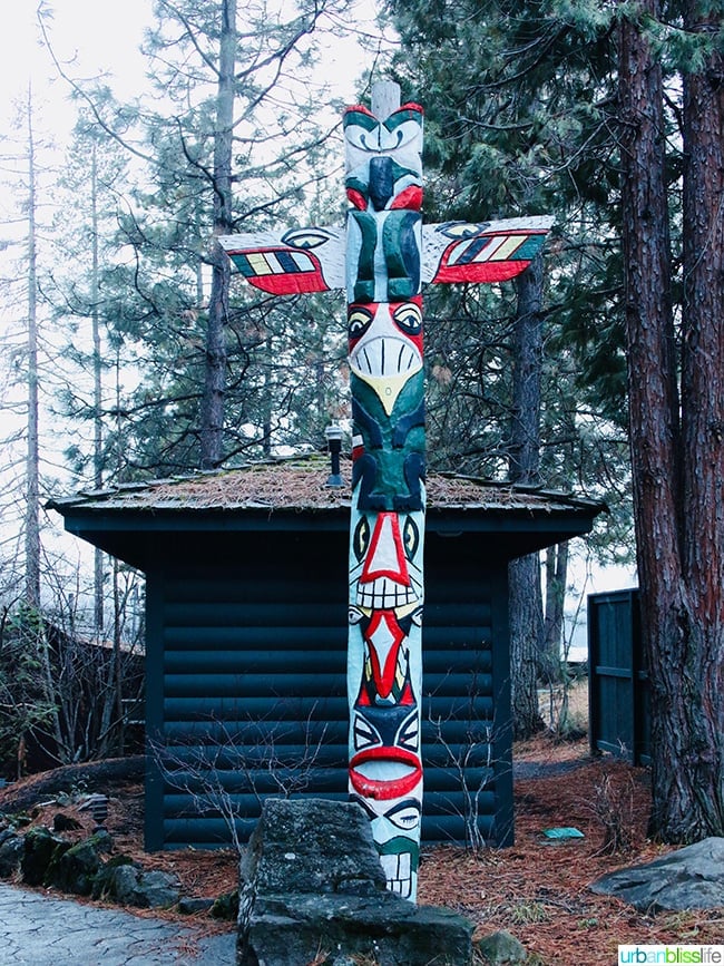 totem pole at Suttle Lodge in Sisters, Oregon