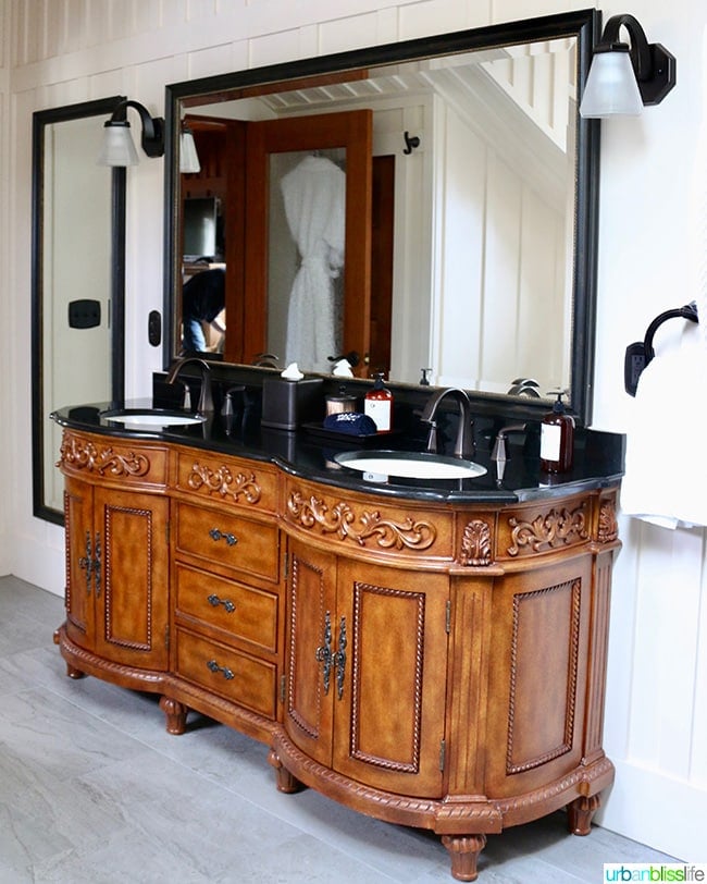 noyo harbor inn guest room bathroom