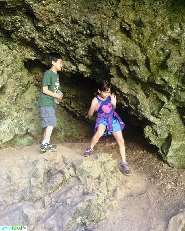 family hiking at silver falls state park