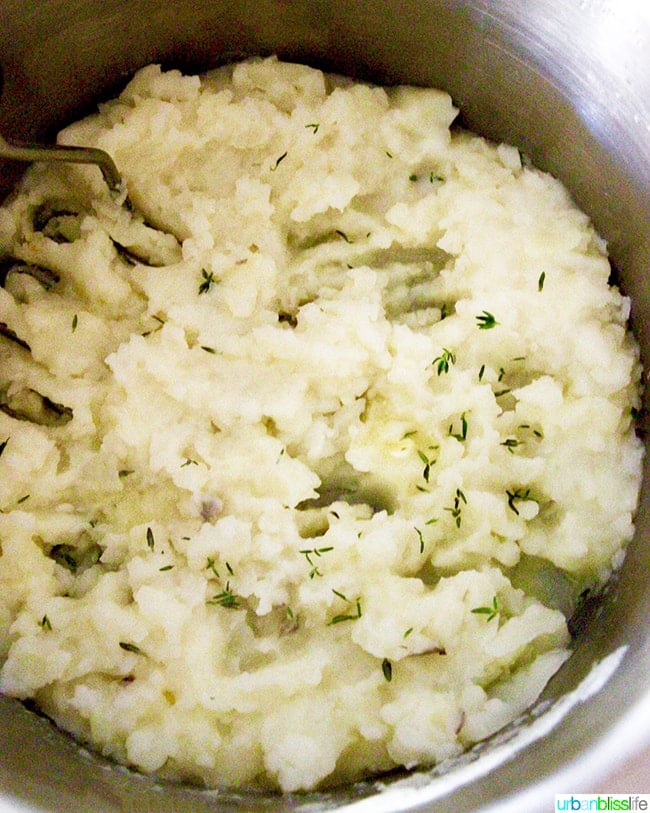 mashed potatoes in a pot