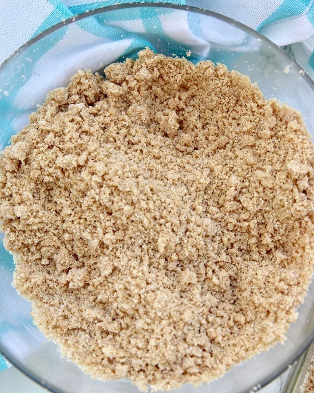 Banana Crumb Coffee Cake Recipe - Urban Bliss Life