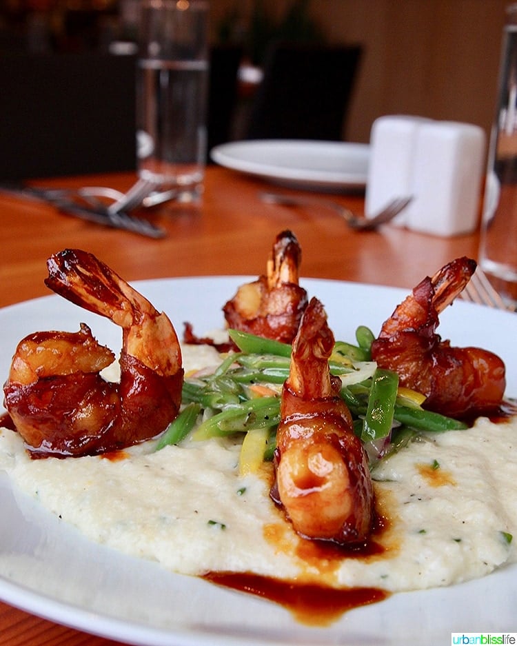 Bacon wrapped prawns dish