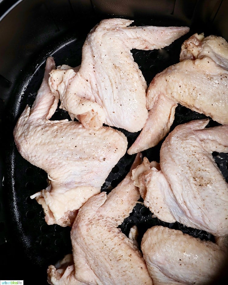 seasoned crispy chicken wings in the air fryer