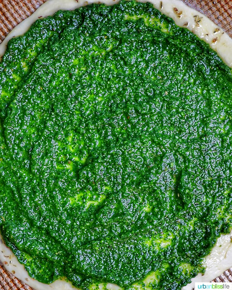 spinach pesto pizza