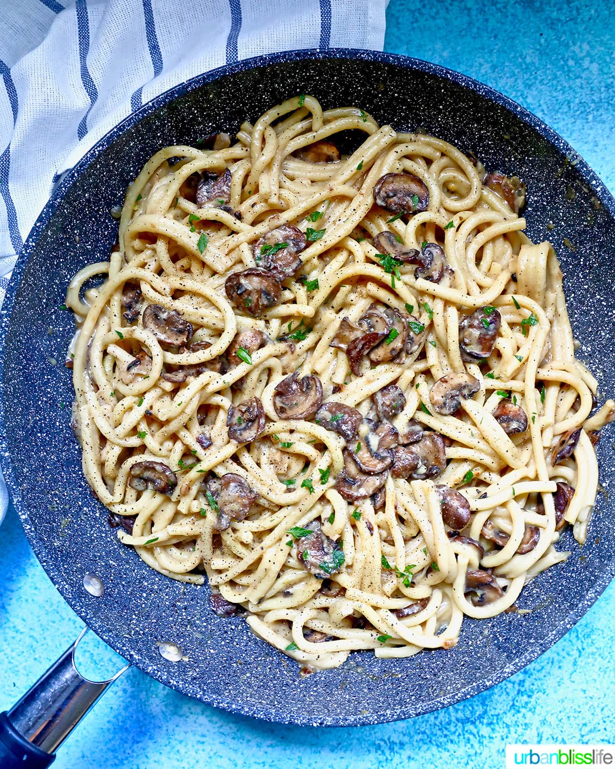 Daterra Cucina ceramic non-stick pan with creamy pasta and crispy mushrooms