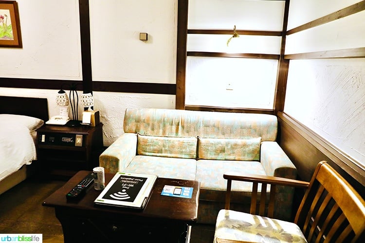 sitting area of guestroom in Hotel Jogakura