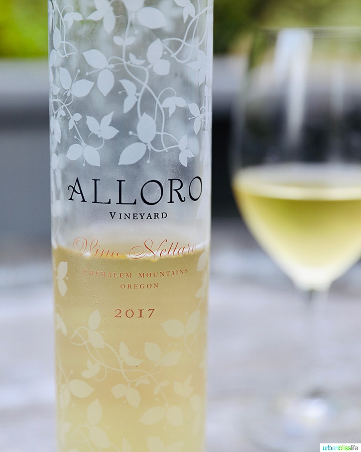 bottle of Alloro Vineyard Vino Nettare