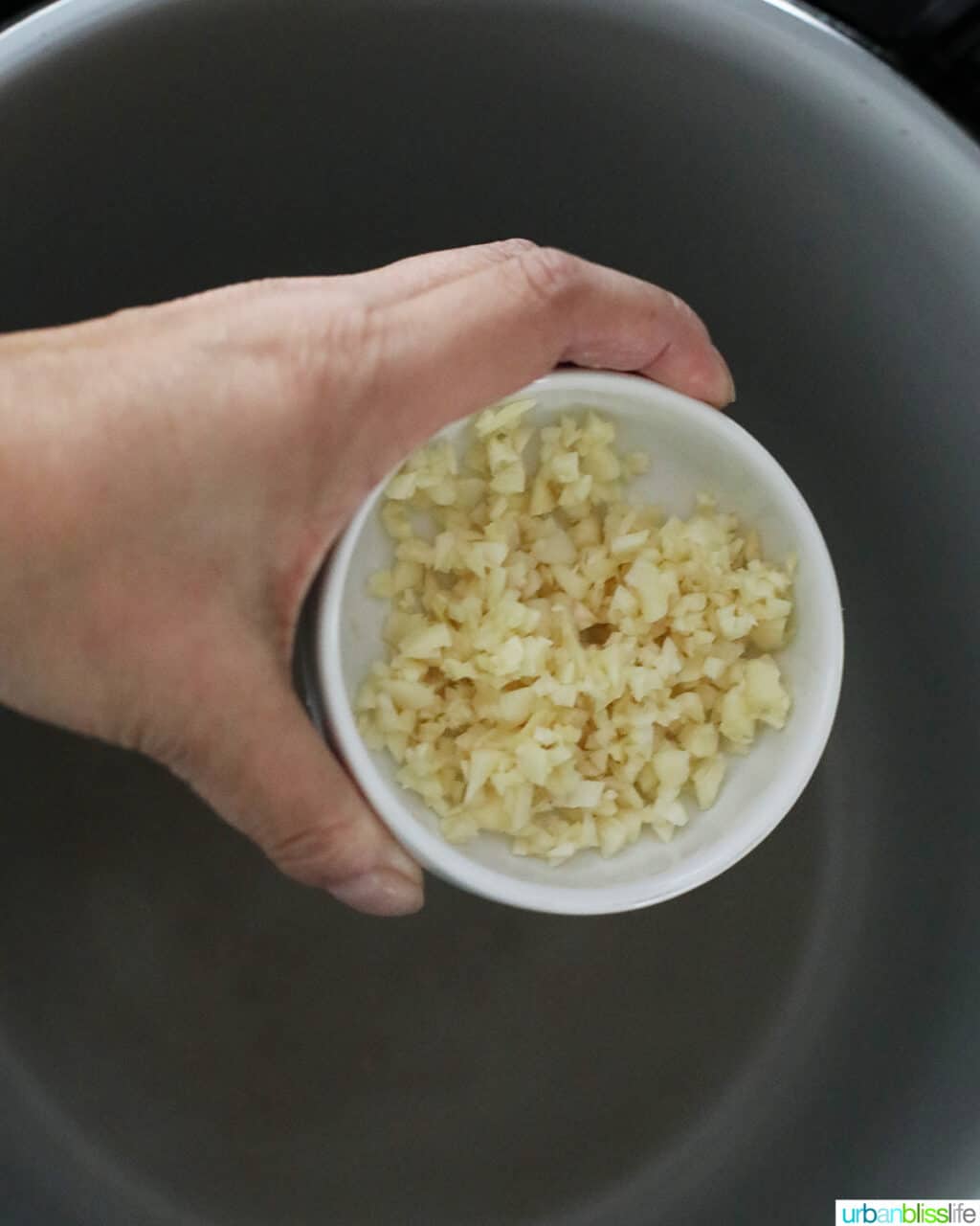 adding minced garlic to instant pot