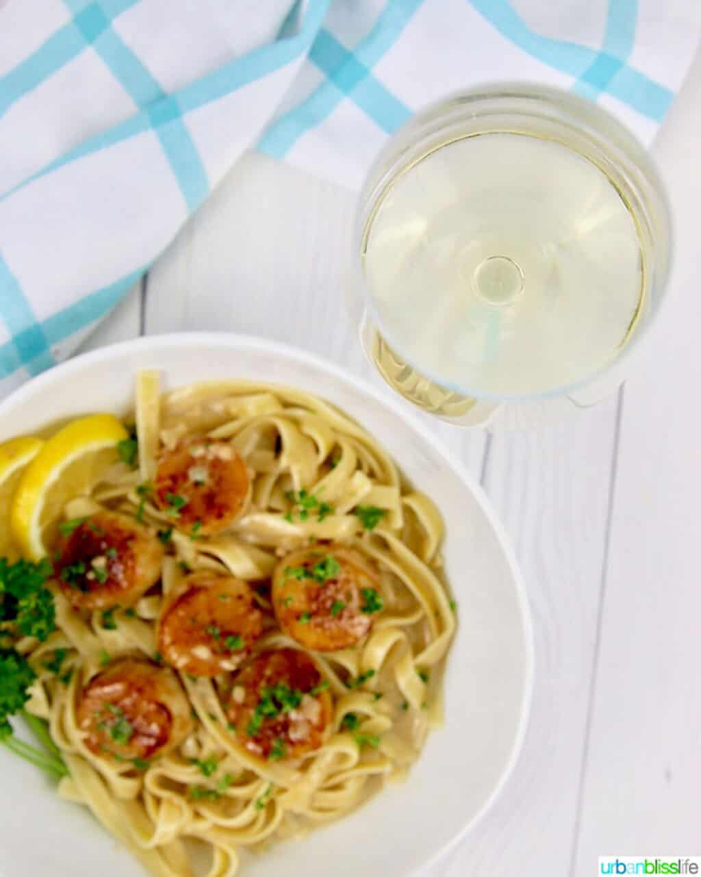 Seared scallops pasta with wine