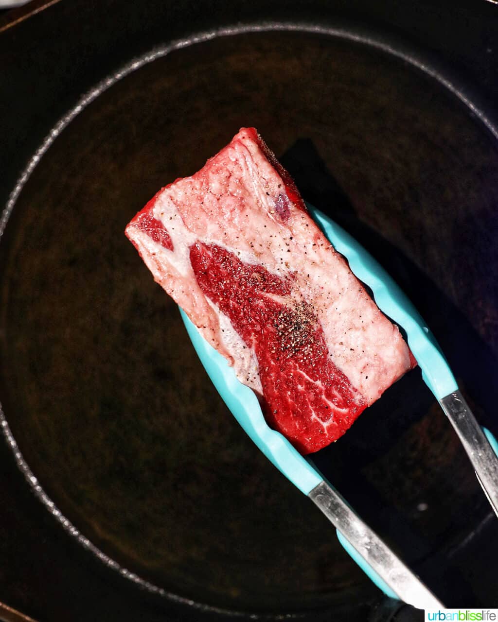 searing beef short ribs in pan