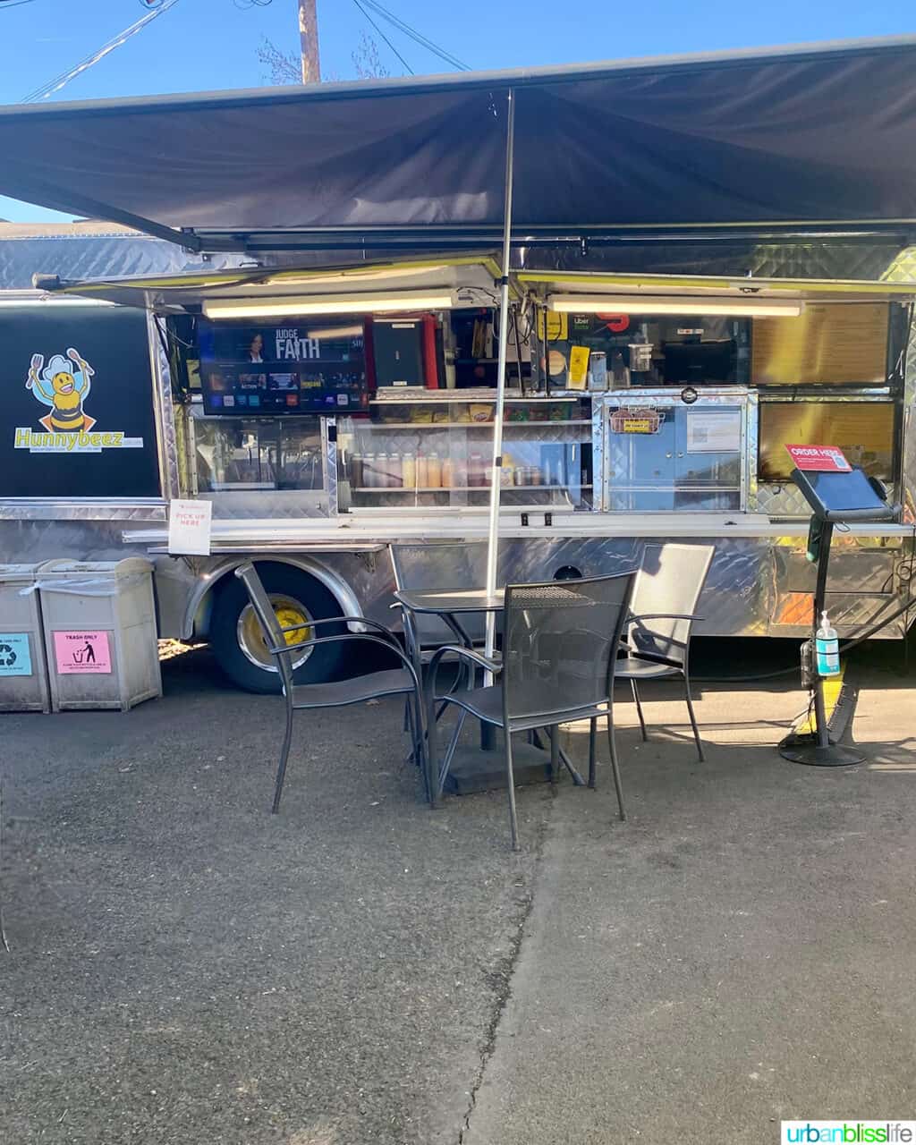  exterior of Hunny Beez Food Truck in Newberg Oregon