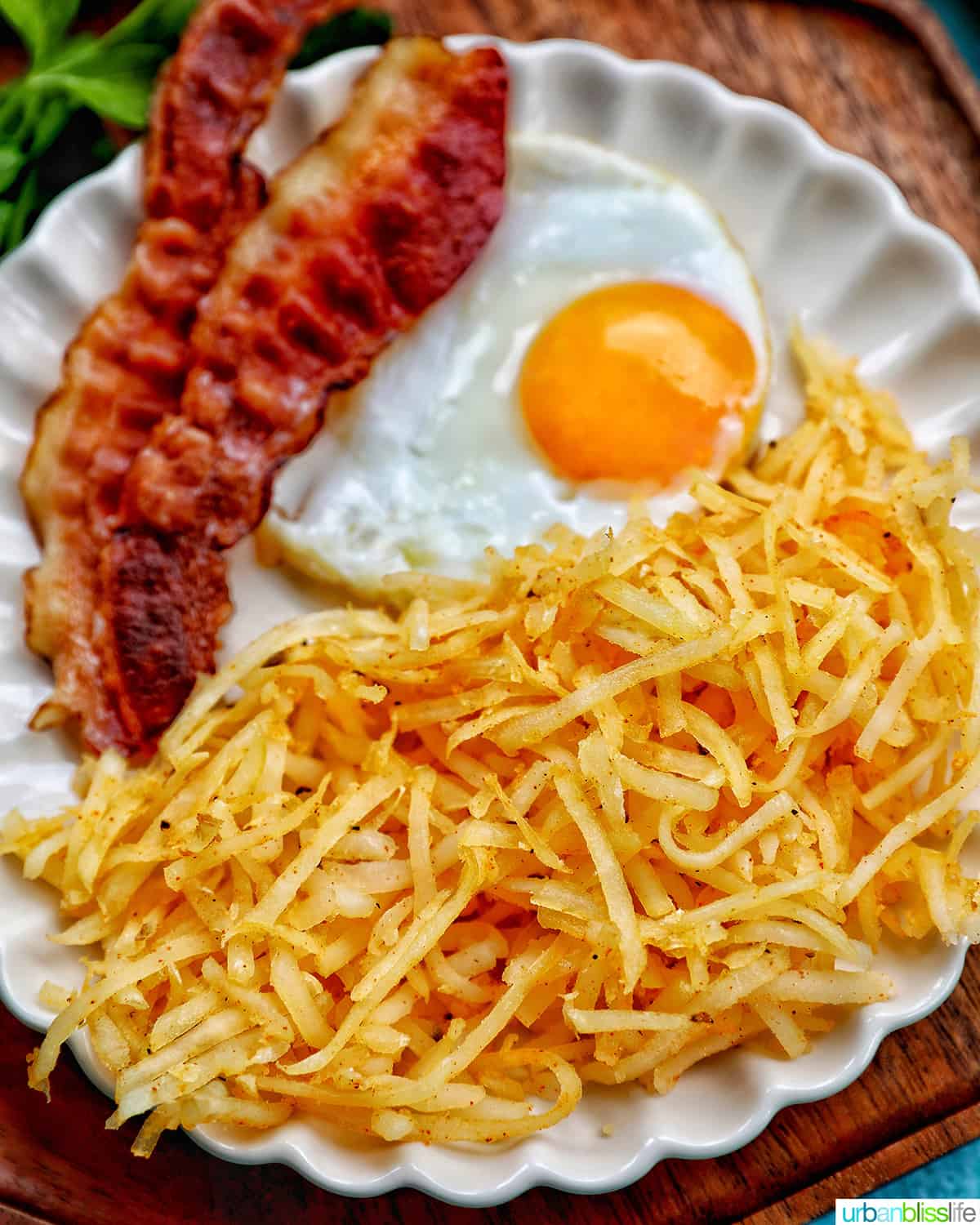 air fryer hash browns with bacon and eggs