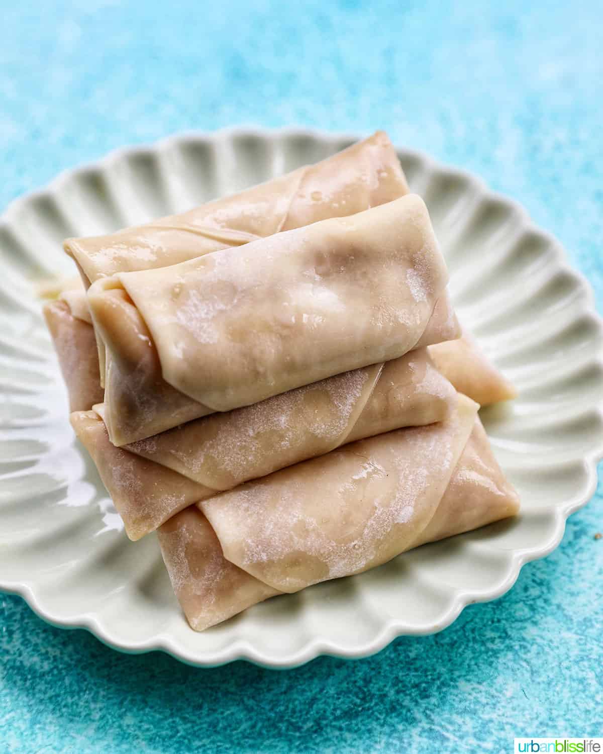 rolled up Filipino turon banana lumpia