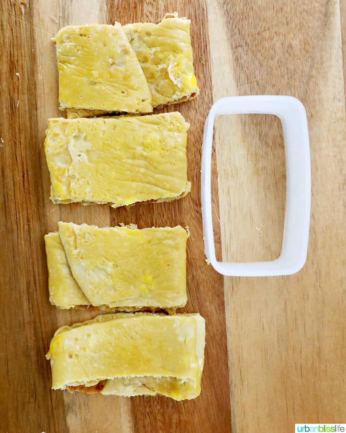 sliced egg omelet with musubi maker