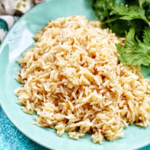 instant pot garlic rice with parsley.