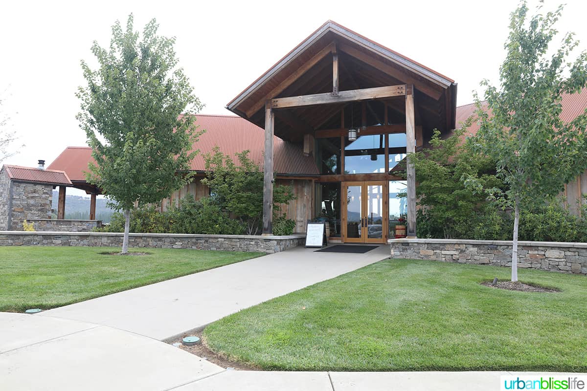 exterior photo of the Kriselle Cellars wine tasting room.