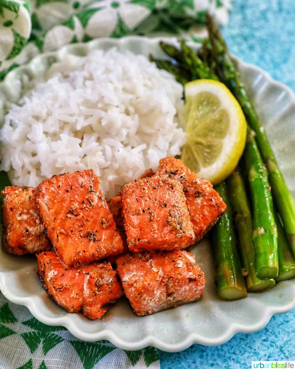 air fryer salmon bites with white rice, asparagus, and lemon slice.