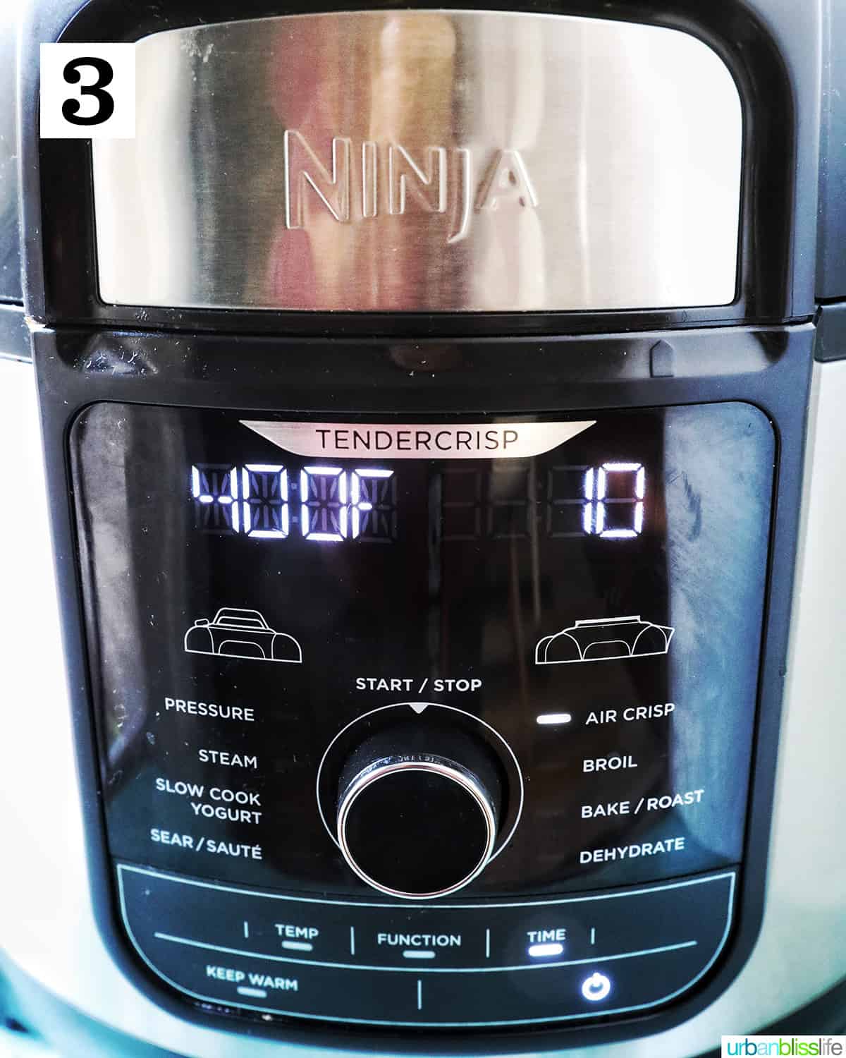 ninja foodi set to air fry at 400 degrees for 10 minutes.