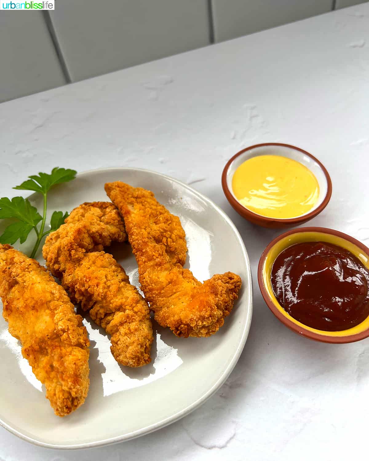air fryer frozen chicken tenders with honey mustard and bbq sauce on side