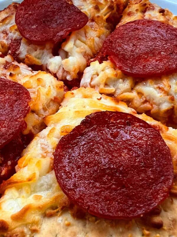 air fryer frozen pizza with pepperoni