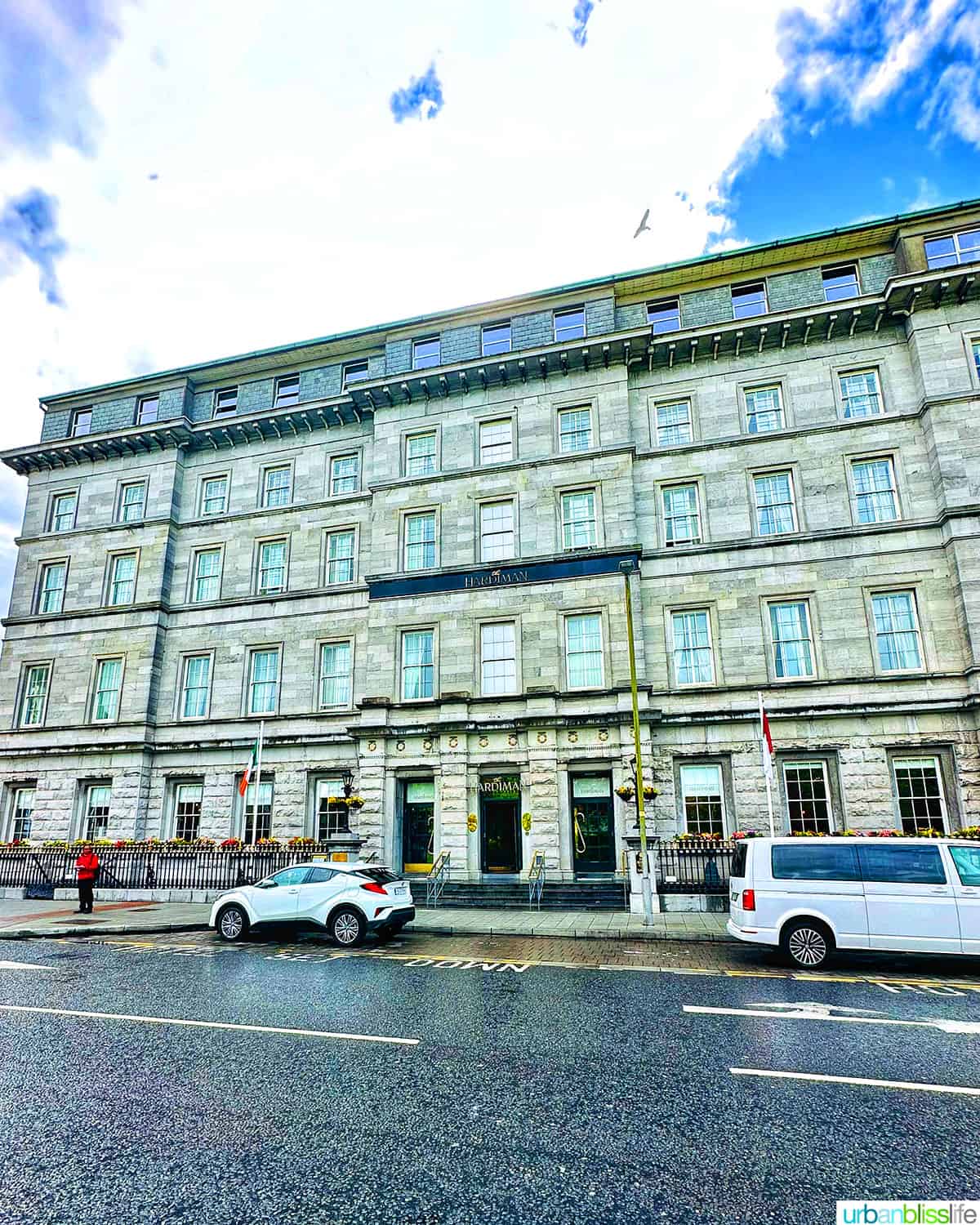 parking drop off area in front of hardiman hotel in galway, ireland