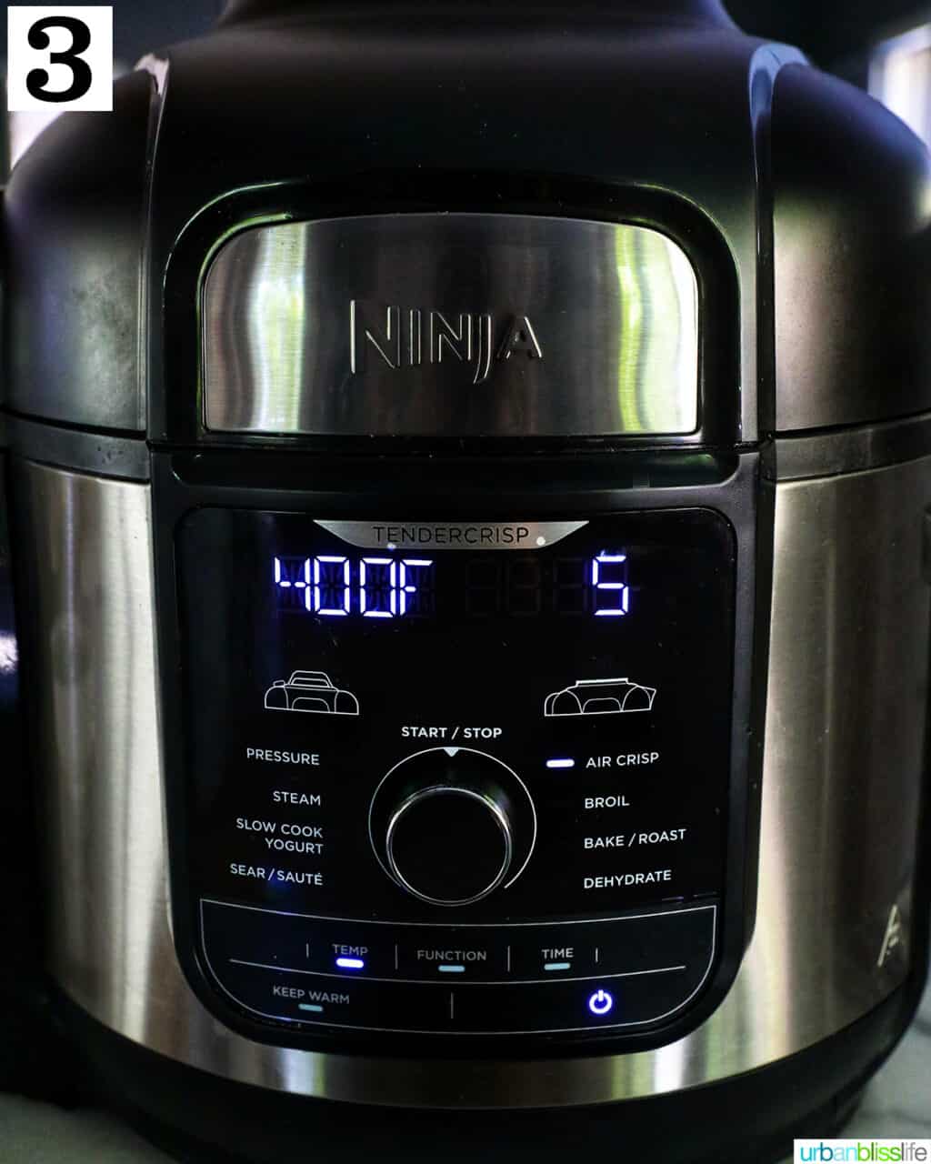 ninja foodi deluxe xl pressure cooker multicooker set to air fry at 400°F for 5 minutes.