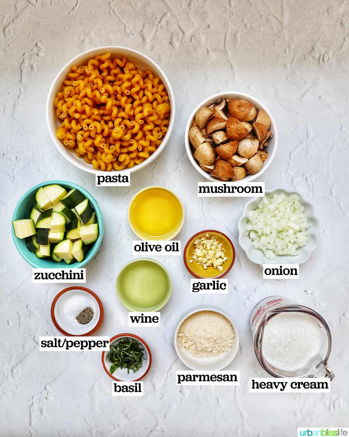 bowls of several ingredients to make zucchini mushroom pasta.