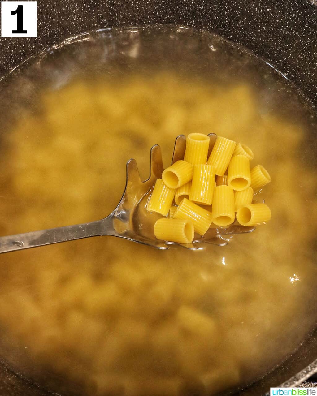 rigatoni in a large pot of water.