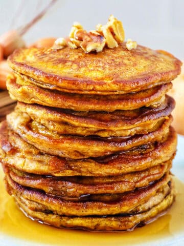 stack of pumpkin pie spice pancakes.