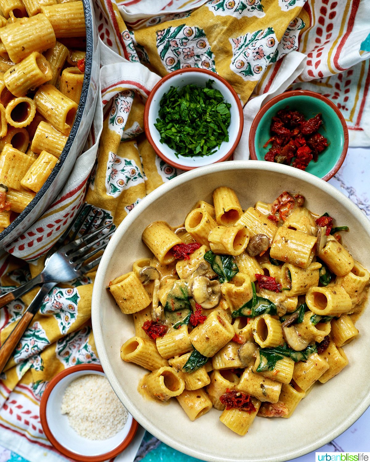 bowls of vegetarian Marry Me Pasta.