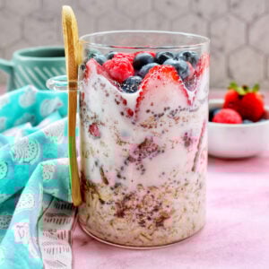 berry overnight oats in a mason jar.