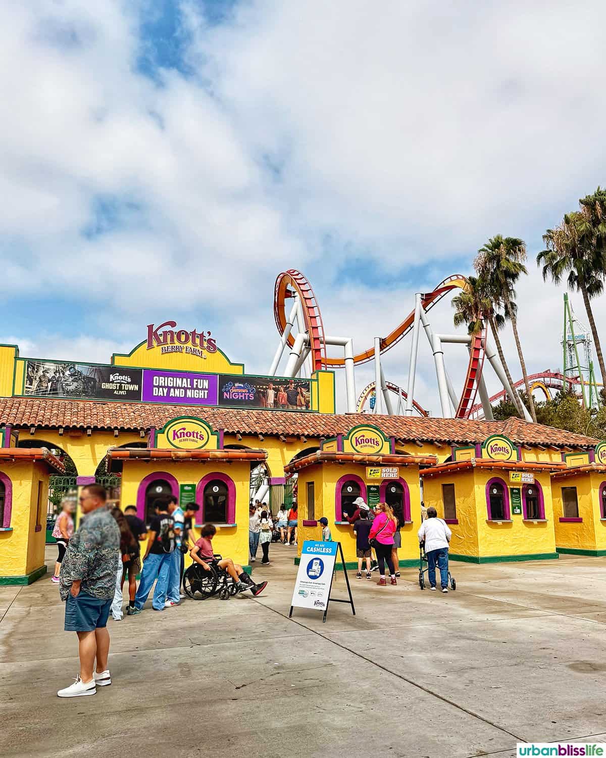 Knott's Berry Farm entrance.
