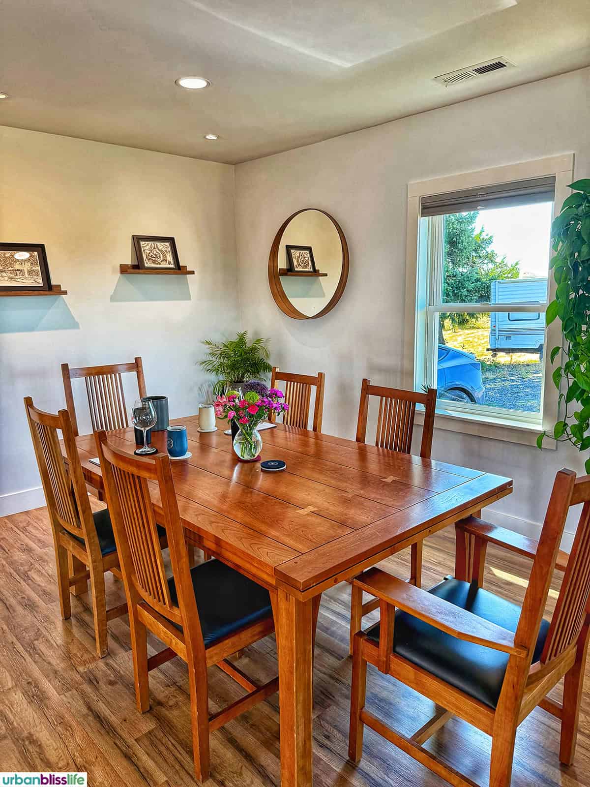 Ridgecrest Winery tasting cottage table.